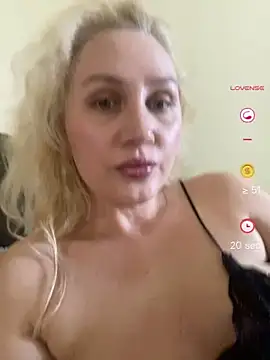 YourBlondee online show from May 4, 4:08 am