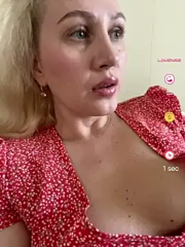 YourBlondee online show from May 5, 3:36 am