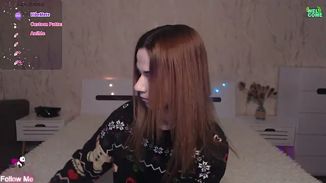 Snapshot of ItsAlisia chatting on February 9, 6:33 am ItsAlisia online show from February 9, 6:33 am