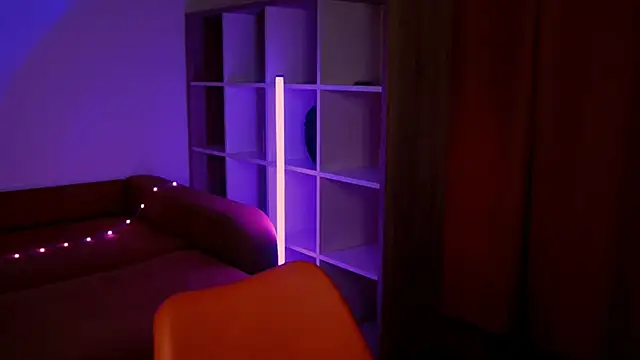 Snapshot of ItsAlisia chatting on October 5, 5:39 am ItsAlisia online show from October 5, 5:39 am