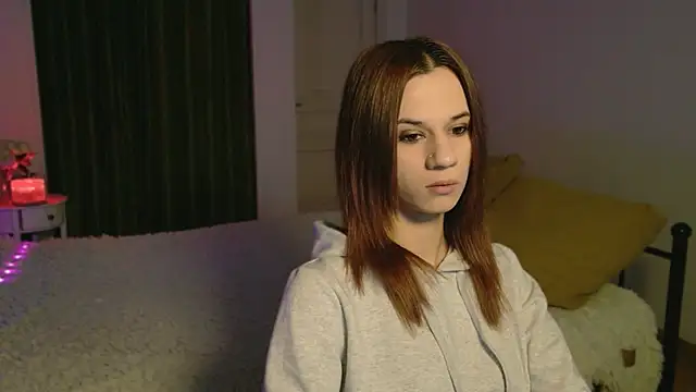 Snapshot of ItsAlisia chatting on October 20, 5:52 am ItsAlisia online show from October 20, 5:52 am