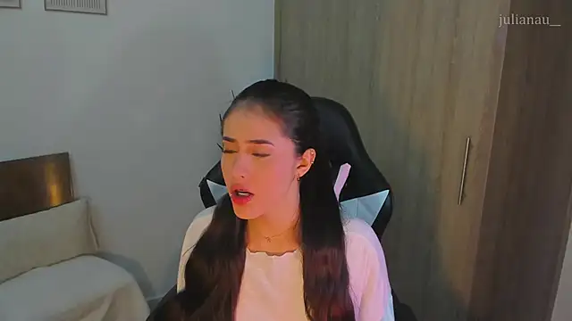 iriswest  online show from December 13, 12:09 am