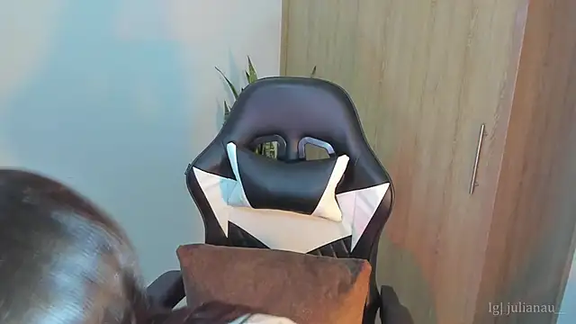 iriswest  online show from December 22, 12:50 am