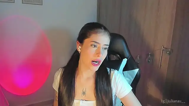 iriswest  online show from January 15, 1:45 am