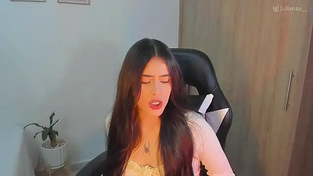 iriswest  online show from February 20, 2:18 am