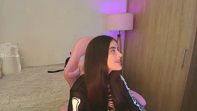 iriswest  online show from October 25, 12:07 am