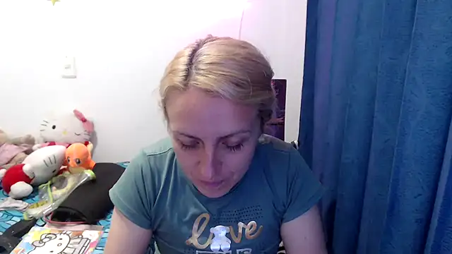 kittykalor09 online show from December 12, 5:10 am