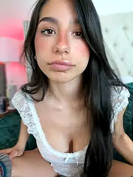 Snapshot of LoveLillyy chatting on October 28, 8:22 pm LoveLillyy online show from October 28, 8:22 pm