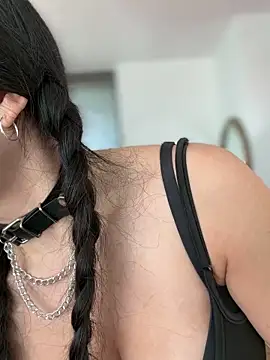 Snapshot of LoveLillyy chatting on December 2, 10:27 pm LoveLillyy online show from December 2, 10:27 pm