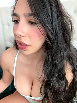 Snapshot of LoveLillyy chatting on December 15, 9:41 pm LoveLillyy online show from December 15, 9:41 pm