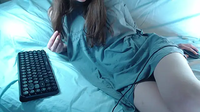 Snapshot of Q_T_pie chatting on March 22, 1:09 am Q T pie online show from March 22, 1:09 am