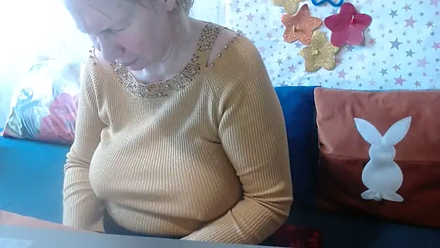 QueenLana online show from June 2, 7:54 am