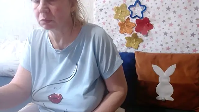 QueenLana online show from June 7, 8:40 am