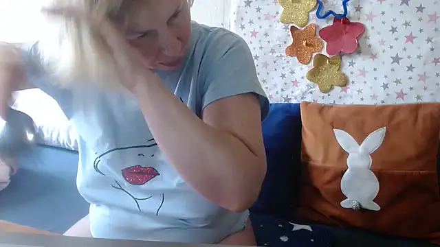 QueenLana online show from June 15, 7:43 am