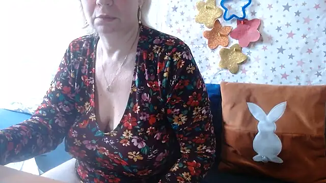 QueenLana online show from June 26, 7:35 am