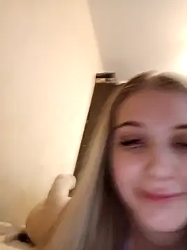 Snapshot of Adr1ana_ chatting on January 11, 9:47 am Adr1ana online show from January 11, 9:47 am