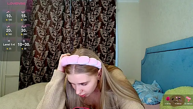 Snapshot of Adr1ana_ chatting on December 3, 8:56 am Adr1ana online show from December 3, 8:56 am