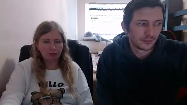 Snapshot of PeterAndJen chatting on March 9, 12:53 pm PeterAndJen online show from March 9, 12:53 pm