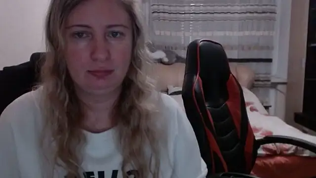 Snapshot of PeterAndJen chatting on March 9, 7:05 pm PeterAndJen online show from March 9, 7:05 pm