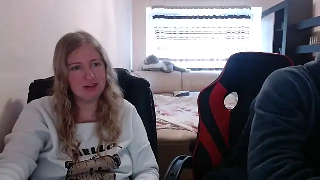 Snapshot of PeterAndJen chatting on March 10, 6:59 am PeterAndJen online show from March 10, 6:59 am