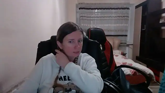 Snapshot of PeterAndJen chatting on March 11, 8:42 pm PeterAndJen online show from March 11, 8:42 pm