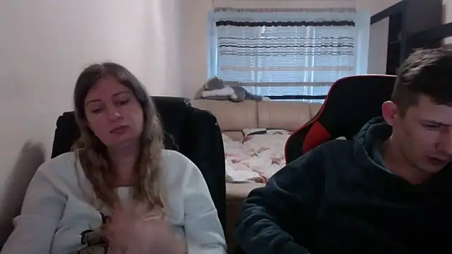 Snapshot of PeterAndJen chatting on March 12, 6:44 pm PeterAndJen online show from March 12, 6:44 pm