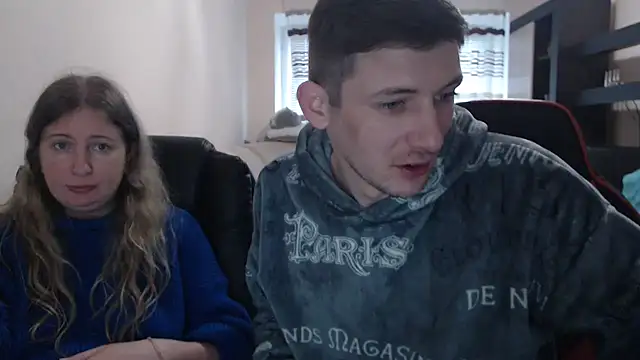 Snapshot of PeterAndJen chatting on March 16, 1:17 pm PeterAndJen online show from March 16, 1:17 pm