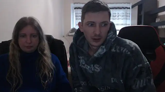 Snapshot of PeterAndJen chatting on March 16, 4:23 pm PeterAndJen online show from March 16, 4:23 pm