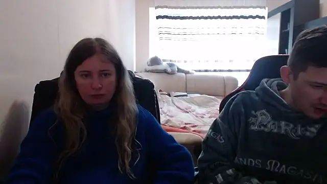 Snapshot of PeterAndJen chatting on March 19, 12:23 pm PeterAndJen online show from March 19, 12:23 pm