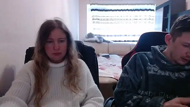 Snapshot of PeterAndJen chatting on March 20, 9:37 am PeterAndJen online show from March 20, 9:37 am