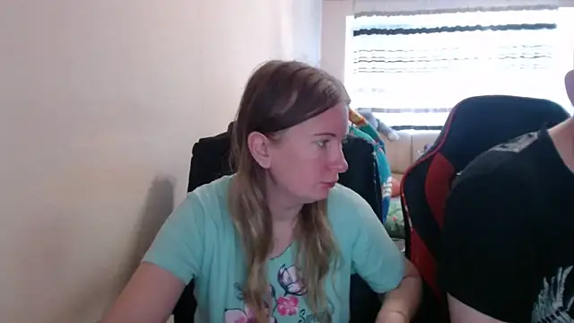 Snapshot of PeterAndJen chatting on September 16, 5:41 am PeterAndJen online show from September 16, 5:41 am