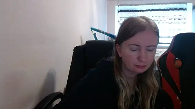 Snapshot of PeterAndJen chatting on September 19, 6:37 am PeterAndJen online show from September 19, 6:37 am