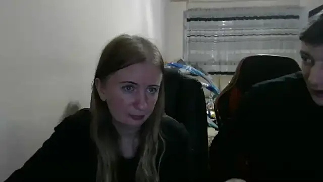 Snapshot of PeterAndJen chatting on September 28, 7:19 pm PeterAndJen online show from September 28, 7:19 pm