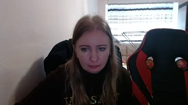 Snapshot of PeterAndJen chatting on October 4, 6:44 am PeterAndJen online show from October 4, 6:44 am