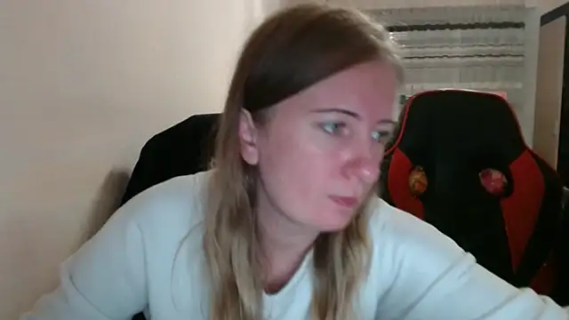 Snapshot of PeterAndJen chatting on October 5, 7:01 pm PeterAndJen online show from October 5, 7:01 pm