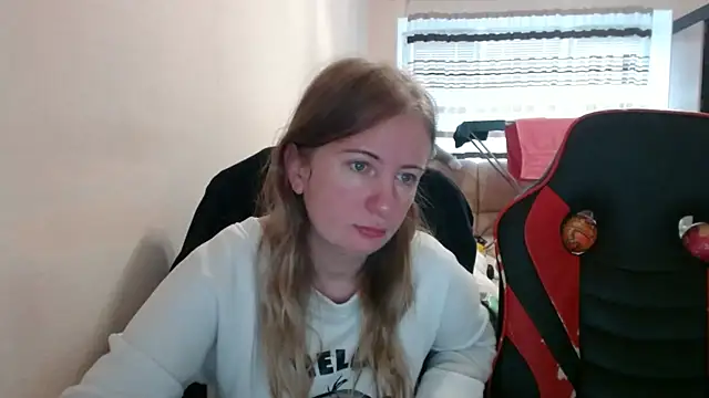 Snapshot of PeterAndJen chatting on October 6, 7:06 am PeterAndJen online show from October 6, 7:06 am