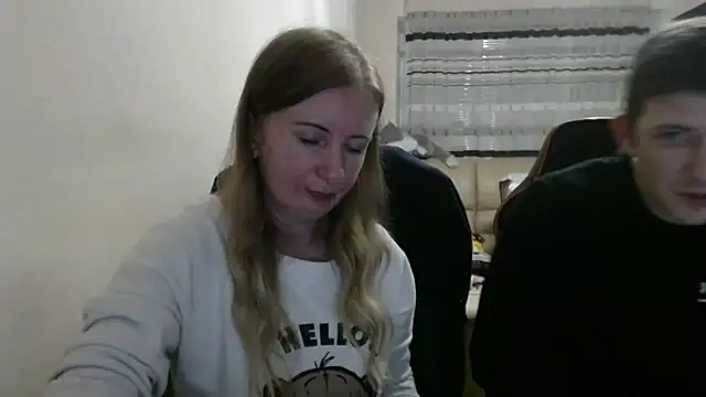 Snapshot of PeterAndJen chatting on October 6, 7:33 pm PeterAndJen online show from October 6, 7:33 pm