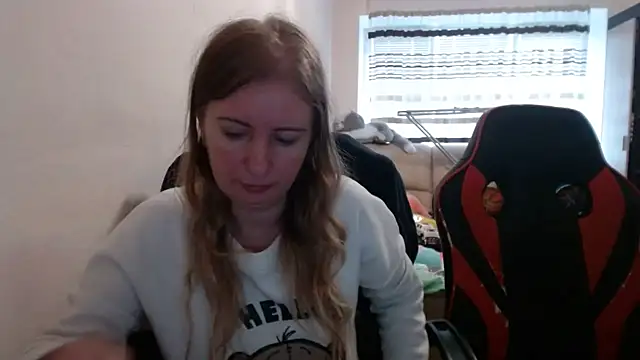 Snapshot of PeterAndJen chatting on October 8, 7:50 am PeterAndJen online show from October 8, 7:50 am