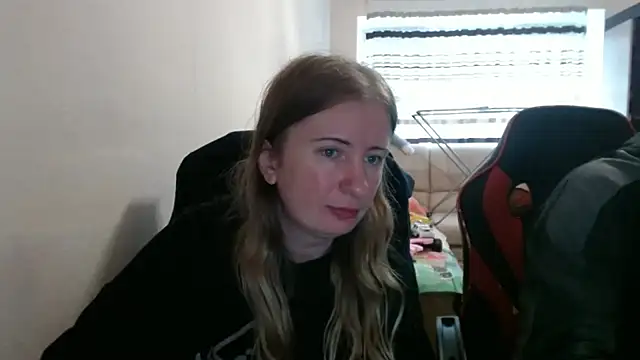 Snapshot of PeterAndJen chatting on October 11, 8:24 am PeterAndJen online show from October 11, 8:24 am