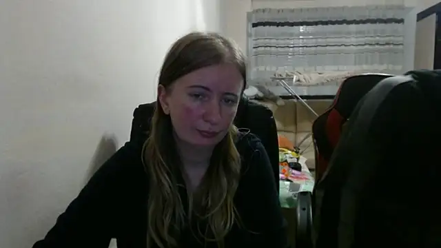 Snapshot of PeterAndJen chatting on October 14, 6:52 pm PeterAndJen online show from October 14, 6:52 pm