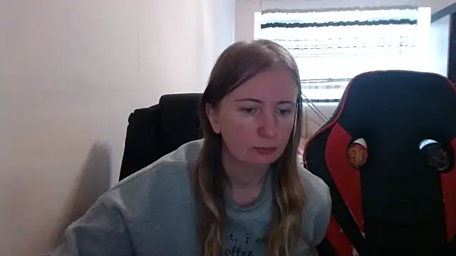 Snapshot of PeterAndJen chatting on October 15, 7:08 am PeterAndJen online show from October 15, 7:08 am