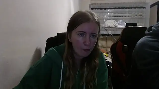 Snapshot of PeterAndJen chatting on October 18, 7:47 pm PeterAndJen online show from October 18, 7:47 pm