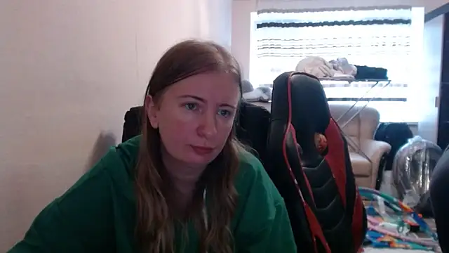 Snapshot of PeterAndJen chatting on October 19, 8:04 am PeterAndJen online show from October 19, 8:04 am