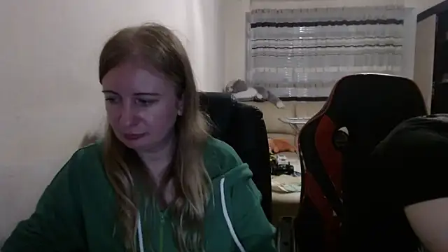 Snapshot of PeterAndJen chatting on October 21, 7:03 pm PeterAndJen online show from October 21, 7:03 pm