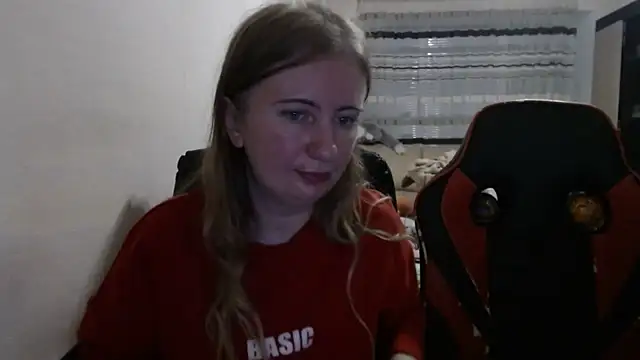 Snapshot of PeterAndJen chatting on October 25, 6:24 pm PeterAndJen online show from October 25, 6:24 pm