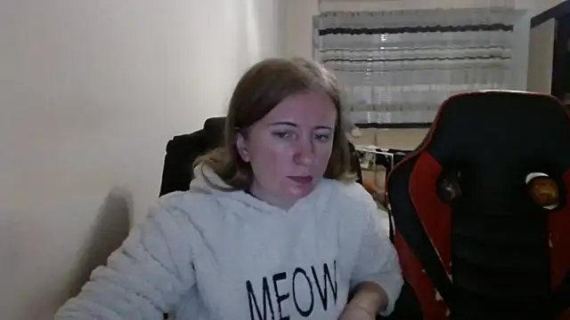 Snapshot of PeterAndJen chatting on October 26, 6:36 pm PeterAndJen online show from October 26, 6:36 pm