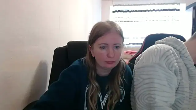 Snapshot of PeterAndJen chatting on October 30, 7:54 am PeterAndJen online show from October 30, 7:54 am