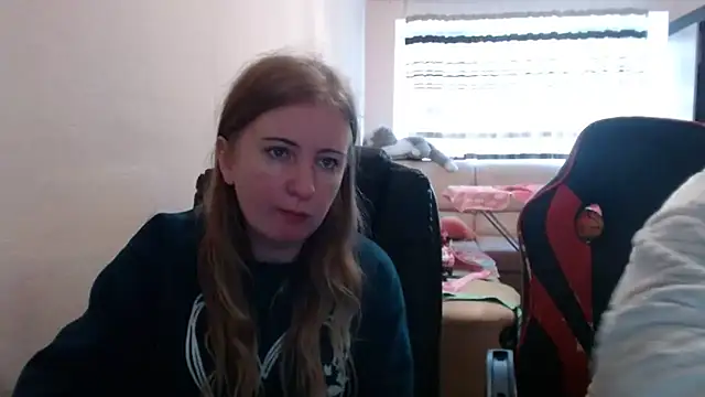 Snapshot of PeterAndJen chatting on November 1, 8:16 am PeterAndJen online show from November 1, 8:16 am