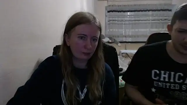 Snapshot of PeterAndJen chatting on November 3, 8:43 pm PeterAndJen online show from November 3, 8:43 pm