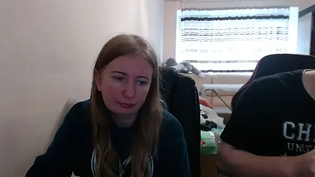 Snapshot of PeterAndJen chatting on November 4, 8:46 am PeterAndJen online show from November 4, 8:46 am